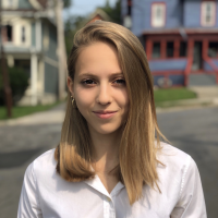 Adele_Smolansky_Headshot – Adele Smolansky